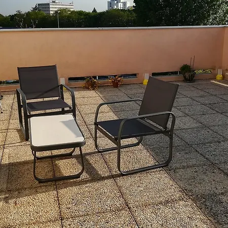 Daire 2 Pieces Avec Grande Terrasse